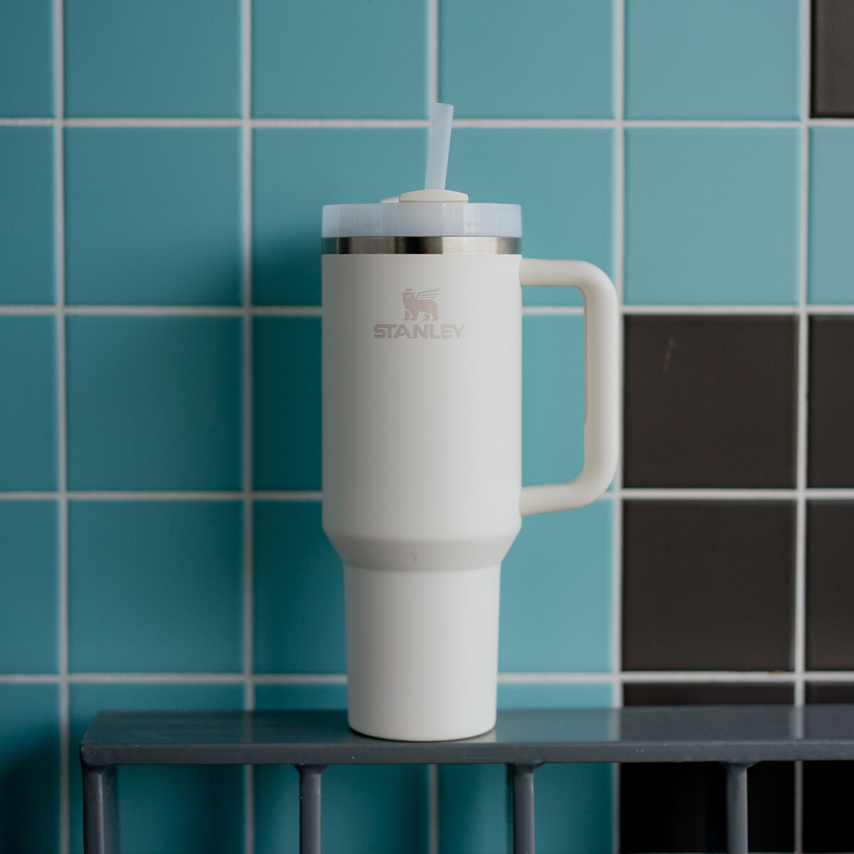 Stanley - Kubek termiczny Quencher H2.OFlowState™ Tumbler (1.18L) - cream