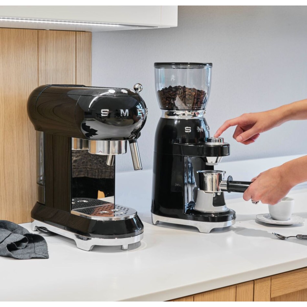 Ekspres do kawy kolbowy czarny 50's Style, SMEG