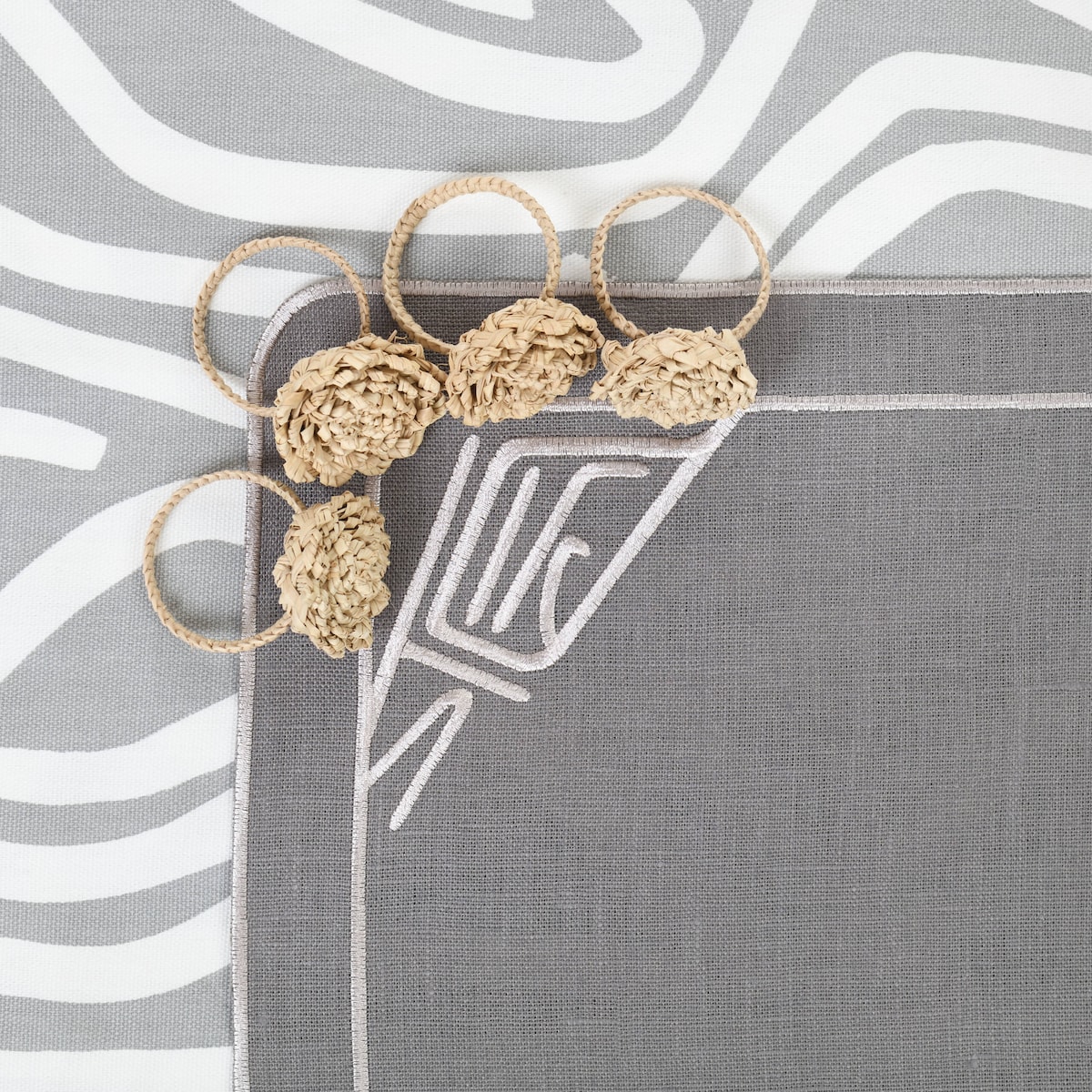 Obrączki na serwetki Beige Flower Rings - 6 sztuk