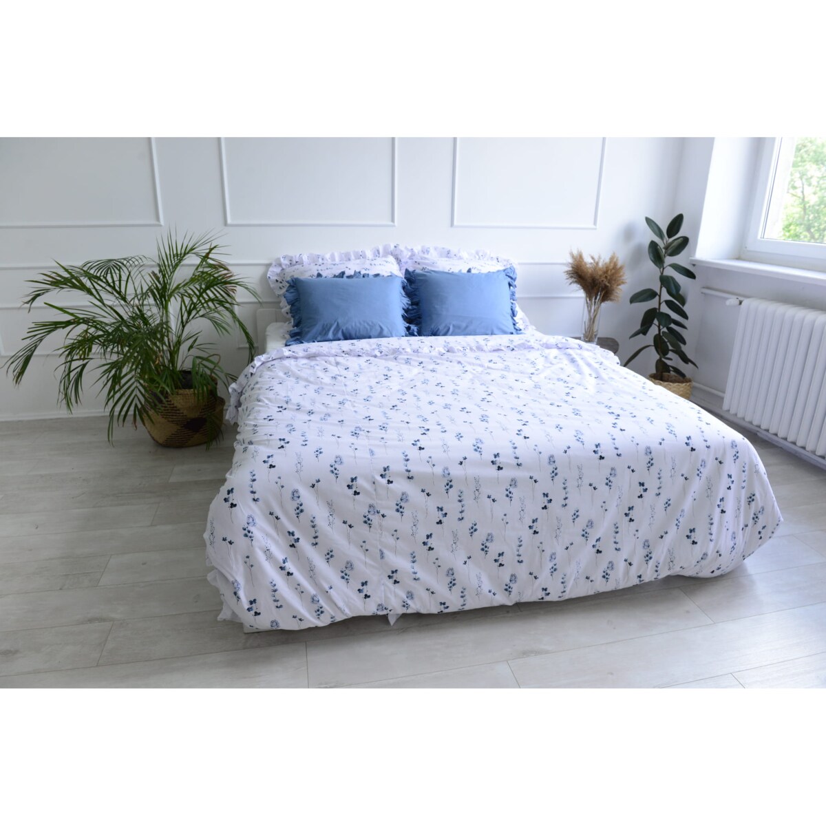 Pościel Bawełniana Z Falbanką Zestaw Komplet Do Sypialni Kołdra + 4 Poduszki 200X200 Cm Niebieska Łączka Niebieski