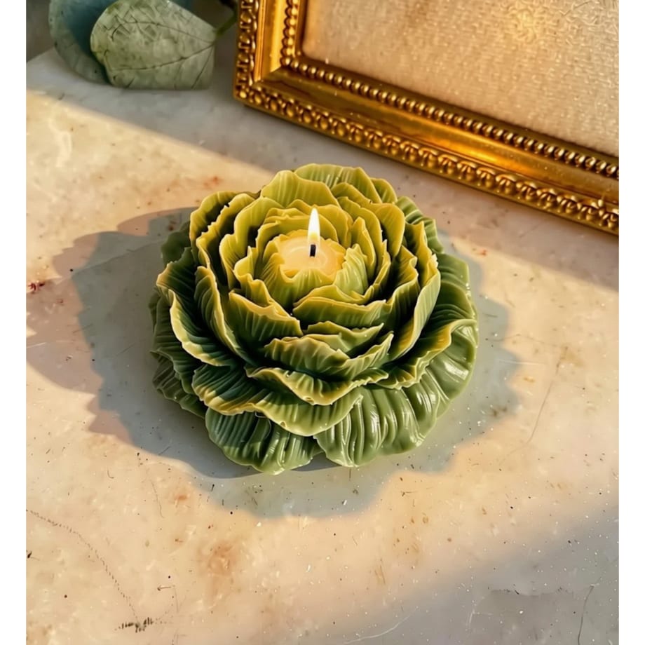 Świeca sojowa ekologiczna dekoracyjna piwonia peonia zielona oliwkowa "Peony Queen" 80x35mm