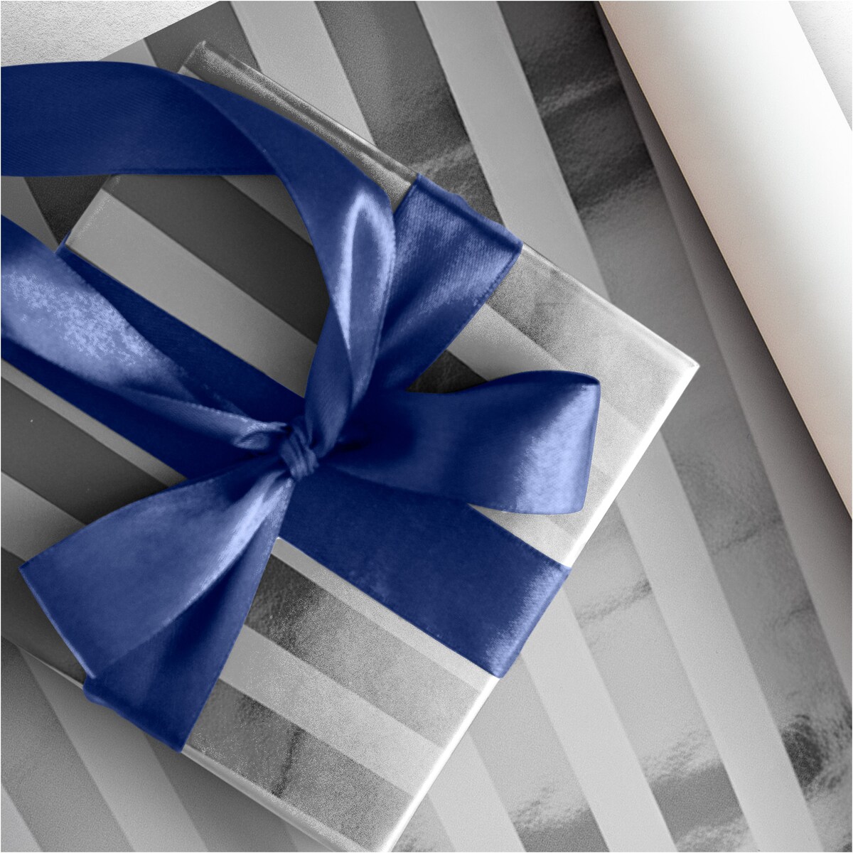 Papier do pakowania prezentów 25 METRÓW MEGAROLKA Urodzinowy Do Paczek Ozdobny