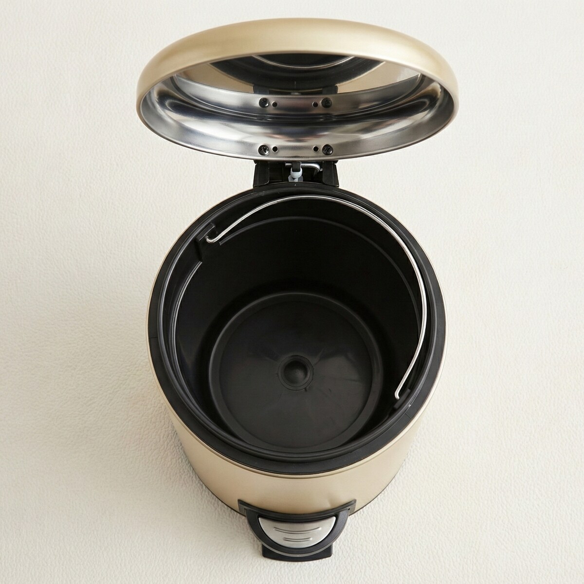 Kosz łazienkowy STEG z wolno opadającą pokrywą, wyciągany pojemnik, 3 l