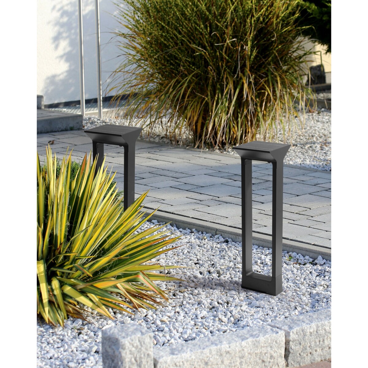 Lampa ogrodowa słupek solarna LED MALDEN Z czujnikiem ruchu Czarny