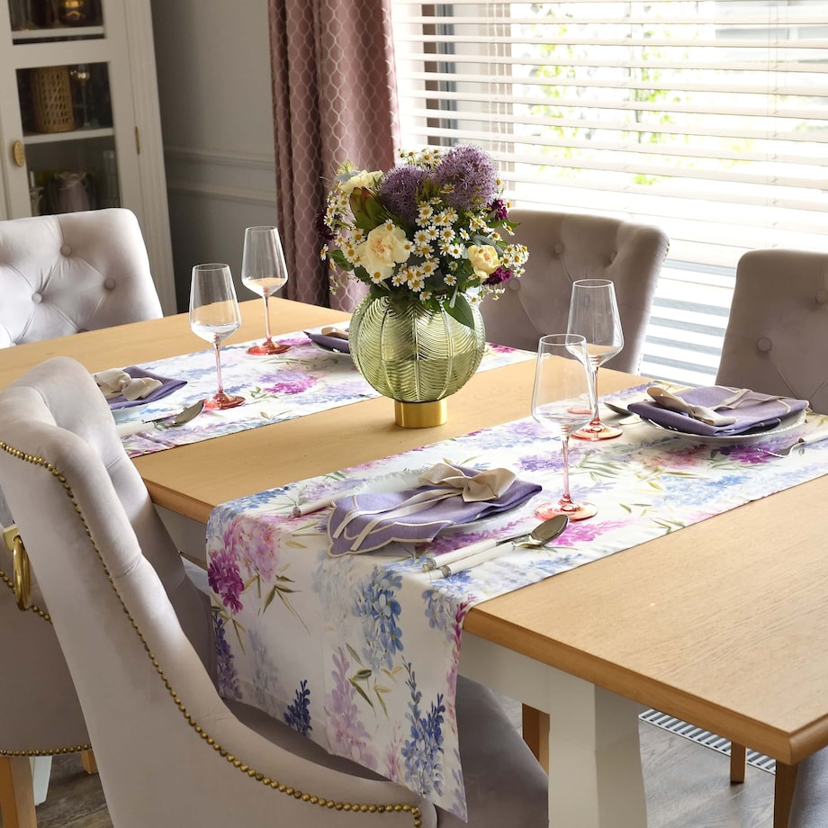 Bieżnik z motywem kwiatowym Gillyflower – 50 × 220 cm