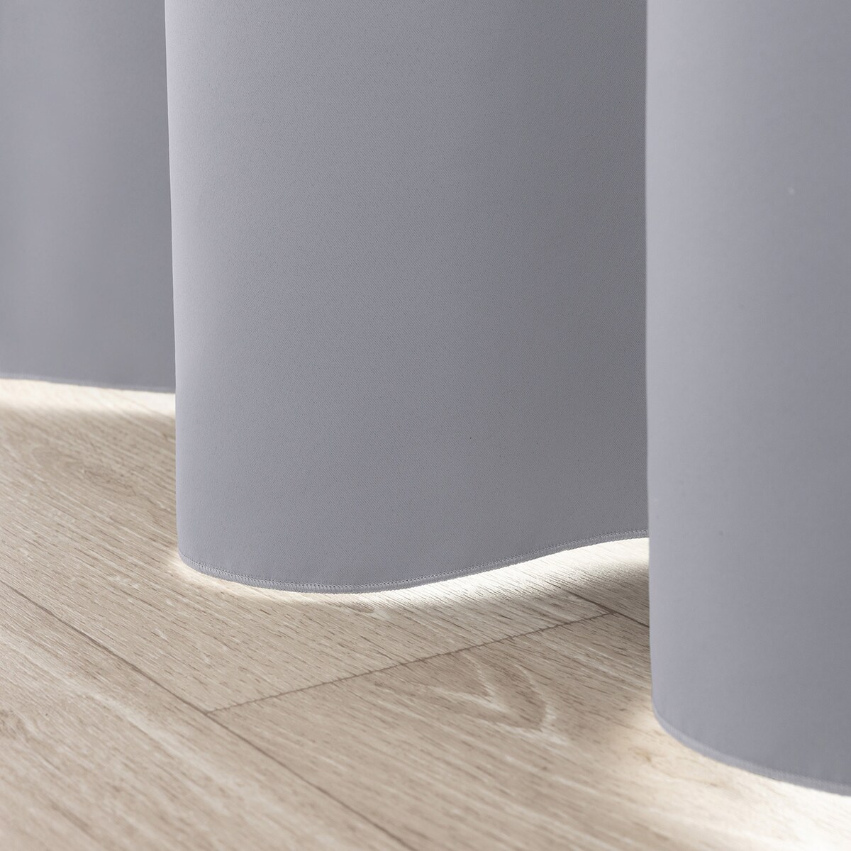 Zasłona zaciemniająca na taśmie marszczącej jasny szary 140 x 280 cm 1 szt. 140x280 szary