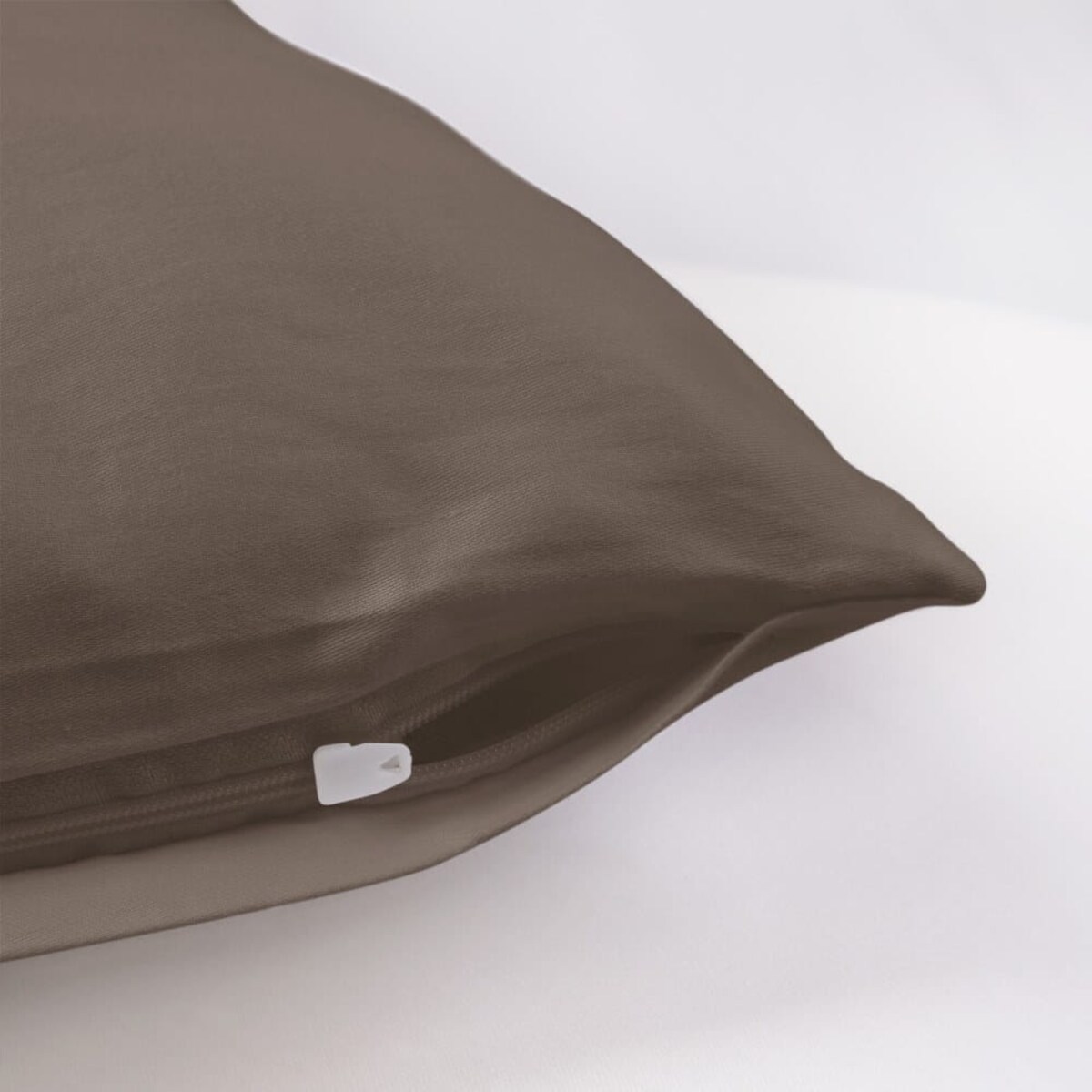 Poszewka satynowa 50x70 kolor Sepia