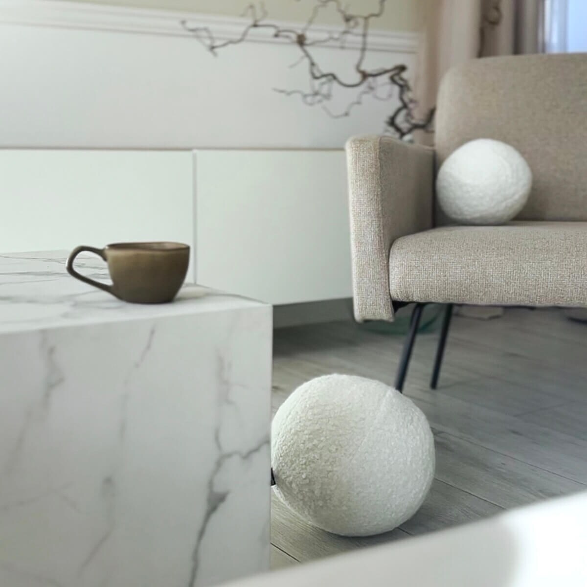 Poduszka SOFT LOOP | biała kula