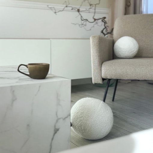 Poduszka SOFT LOOP | biała kula