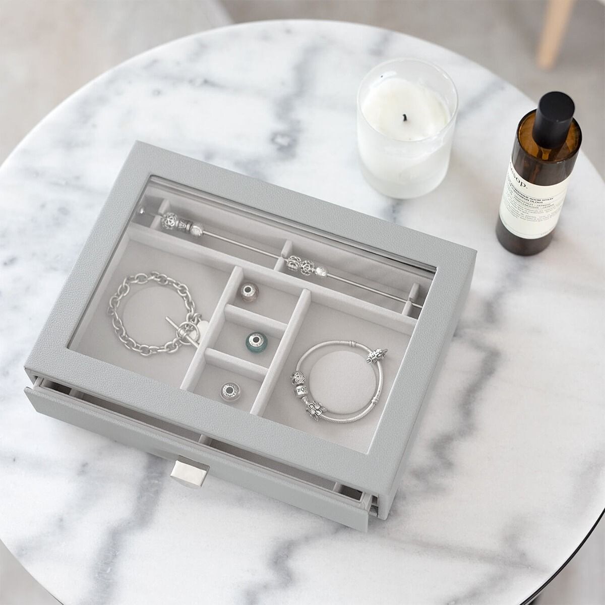 Szkatułka na charmsy Stackers Pebble classic kamienna szarość z szufladą i szklaną pokrywką