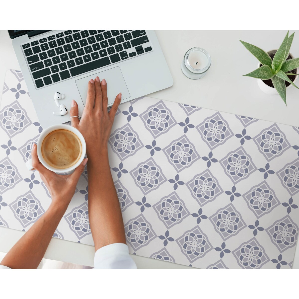 Granatowa mata na biurko Geometryczny kwiat, 100x50 cm