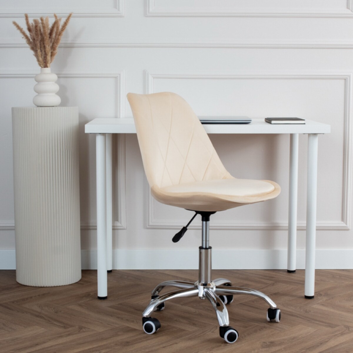 Krzesło biurowe fotel obrotowy welurowy pikowany beżowy do biurka