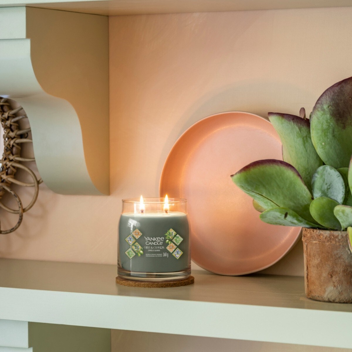 YC SIGNATURE – Świeca średnia OLIVE & CYPRESS
