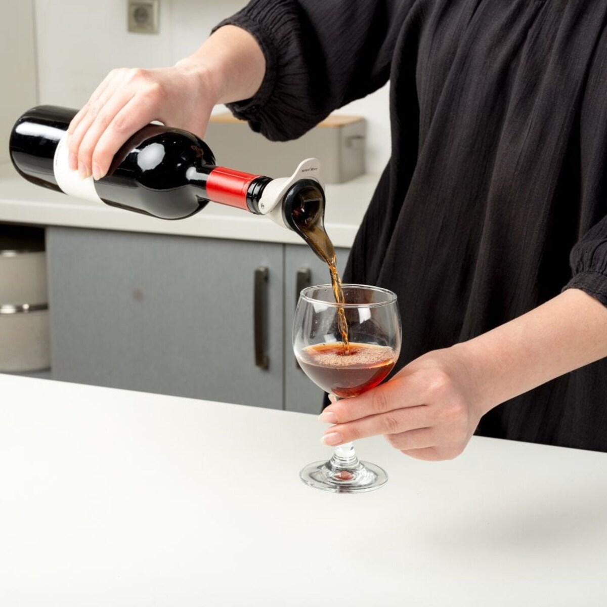 Korek próżniowy z nalewakiem dozownikiem do butelek wina