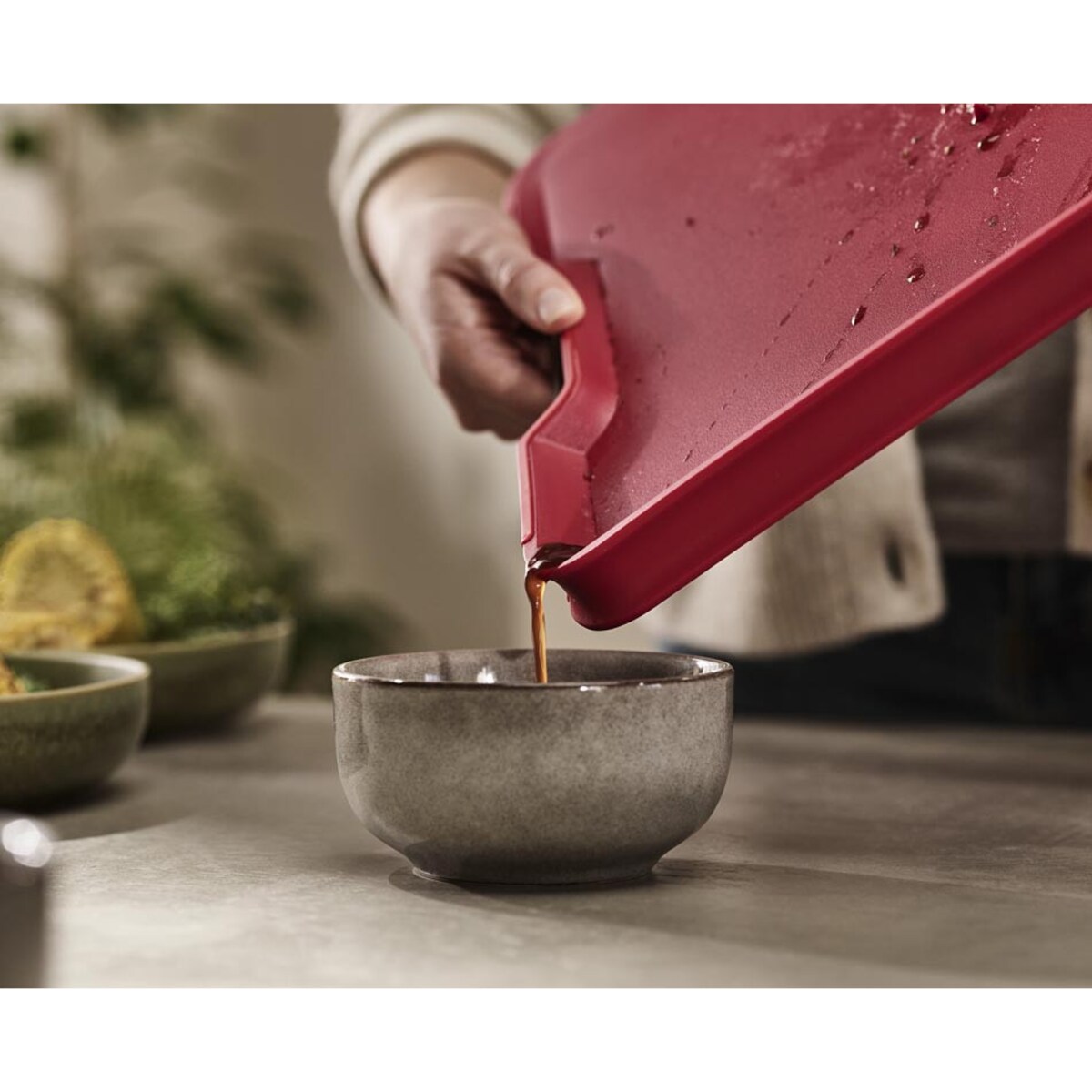 Wielofunkcyjna deska XL czerwona Cut & Carve Plus, 2.5 x 47.1 x 33.4 cm Joseph Joseph