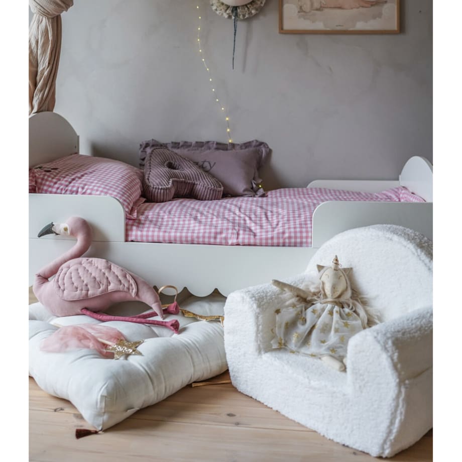 Futrzany fotelik dla dziecka biały