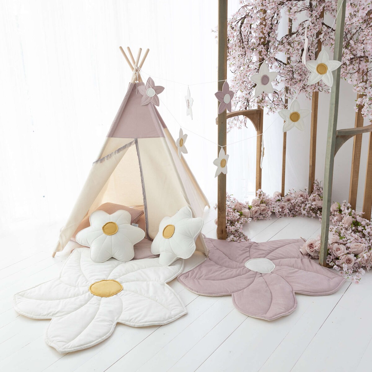 Poduszka stokrotka, poduszka biały kwiatek Daisy