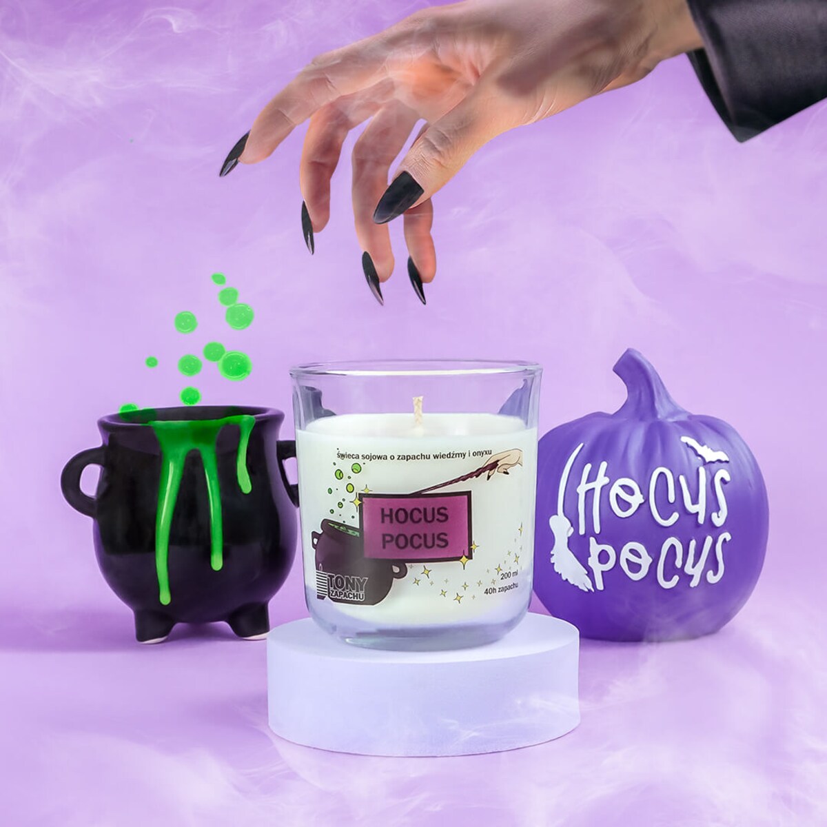 Świeca sojowa Hocus Pocus o niebanalnym zapachu onyxu i wiedźmy, w szklanym naczyniu, idealna jako halloweenowy podarunek dla najbliższych, 300ml