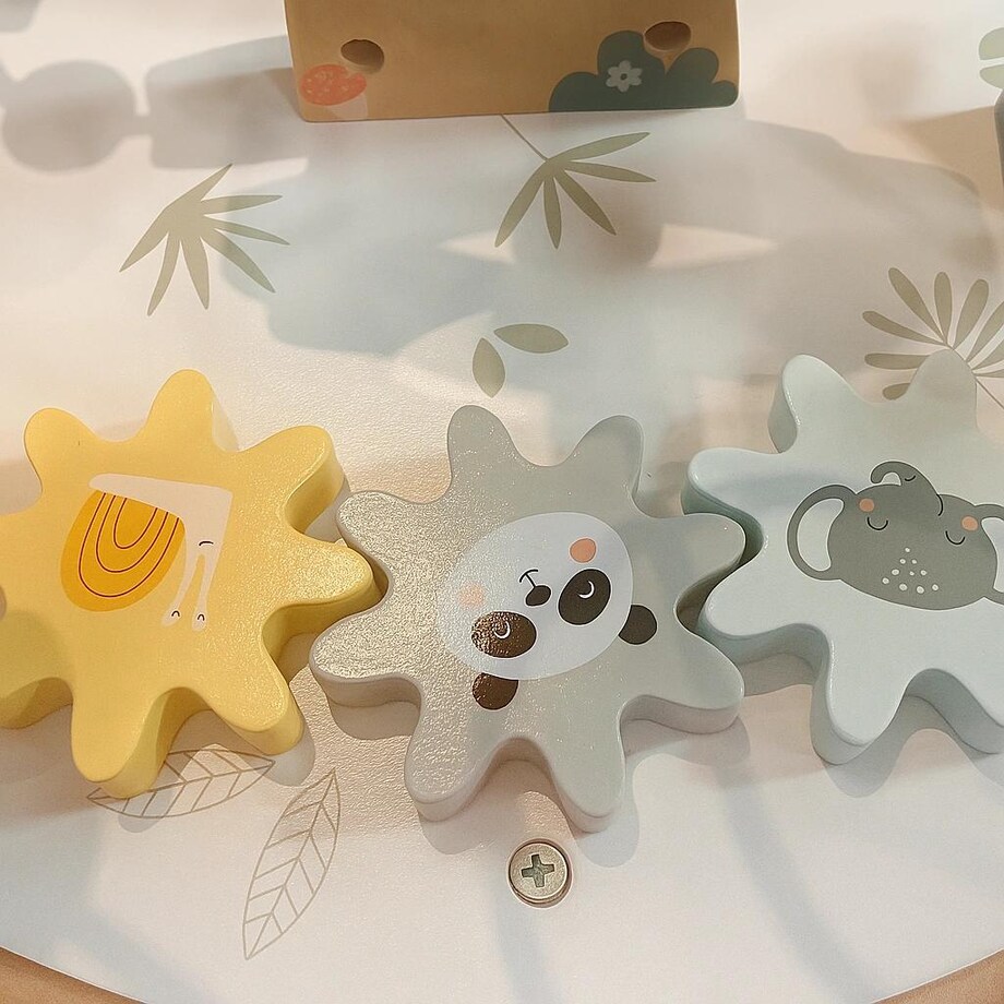 Drewniany stolik edukacyjny 2w1 interaktywny, manipulacyjny - labirynt i tor z pojazdami