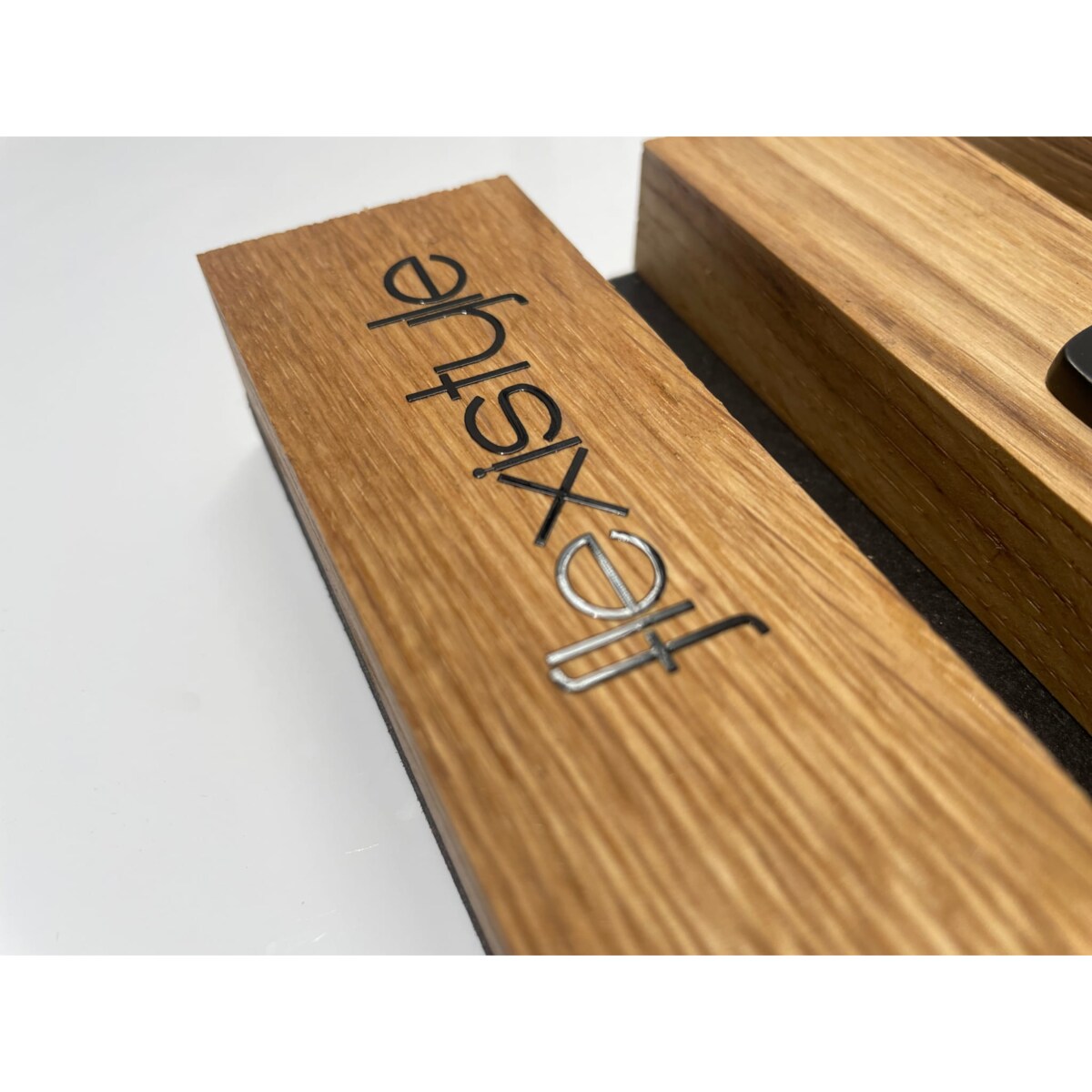 Drewniany wieszak na ubrania Lamele 60cm