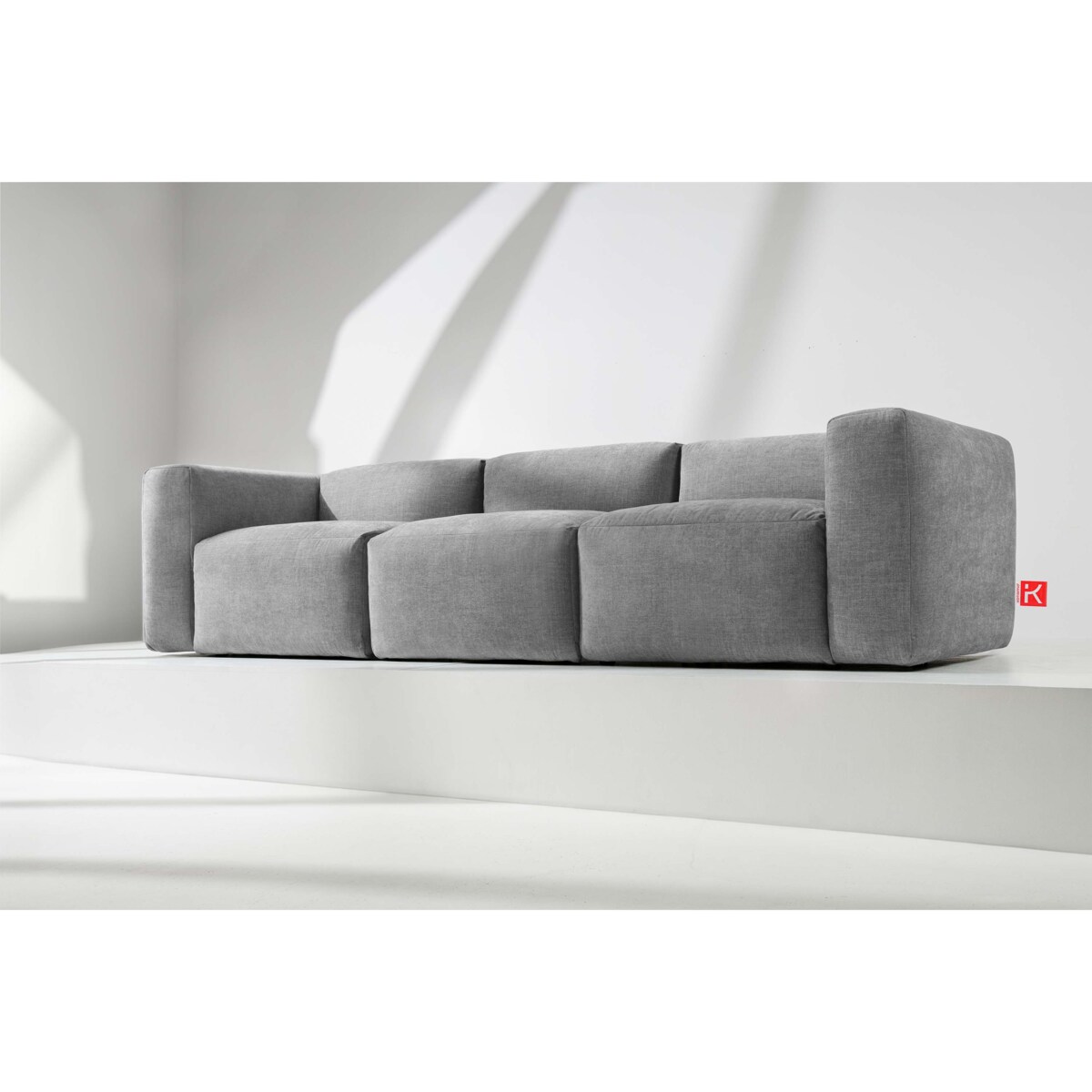 KONSIMO BUFFO 3-osobowa sofa z wyjątkowo miękkim i wygodnym siedziskiem, kolor jasny popielaty