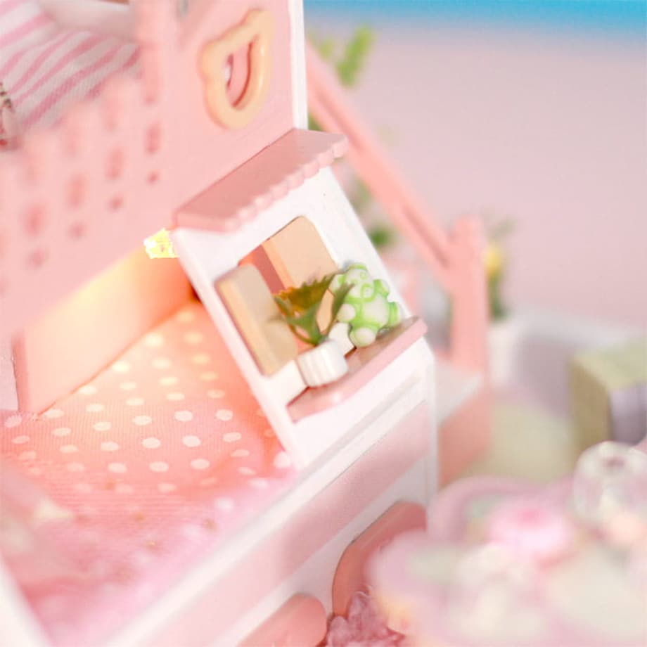 Miniaturowy domek - Różowy miś