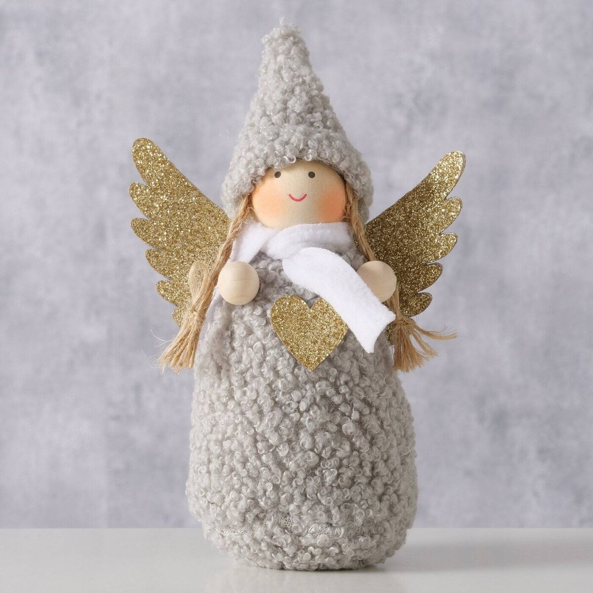 Figurka AMIA aniołek w miękkim ubranku, wys. 16 cm