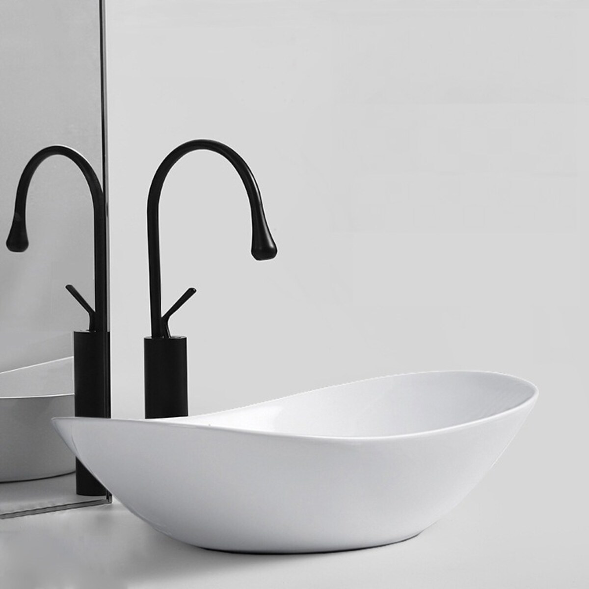 Umywalka nablatowa owalna ceramiczna biała połysk