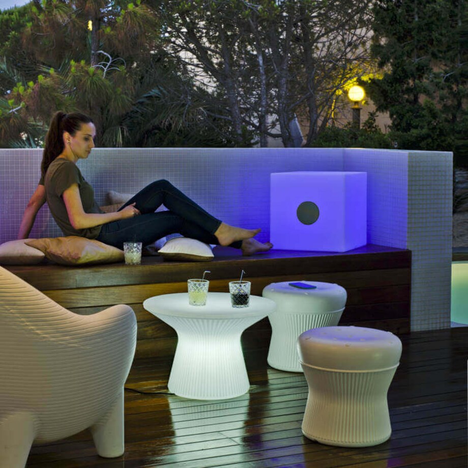 Lampa stojąca przenośna LUMCBP45WLNW King Home LED 1W 6000K IP65 z głośnikiem biała