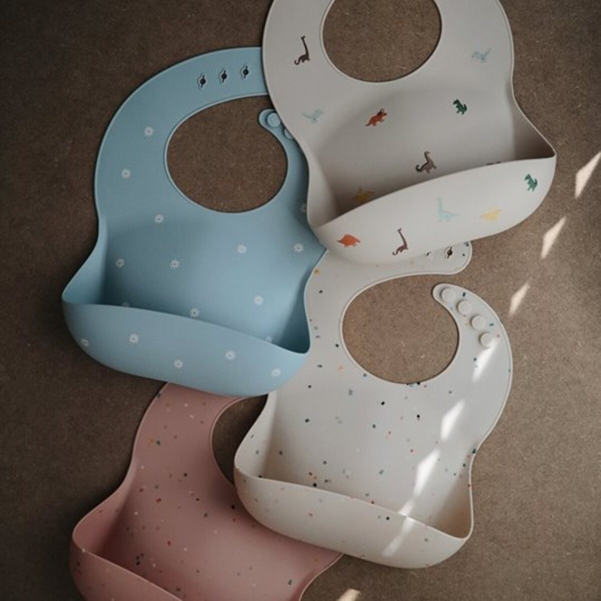 Mushie Śliniak Silikonowy Vanilla Confetti