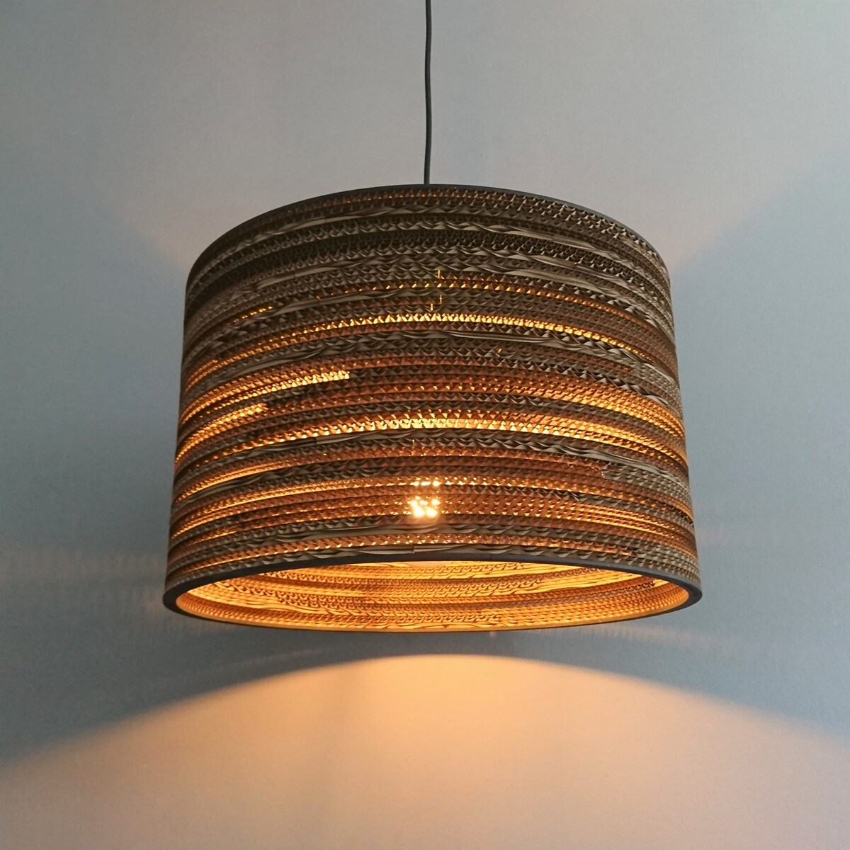 Cylindryczna lampa wisząca z tektury - TAMBURO 45
