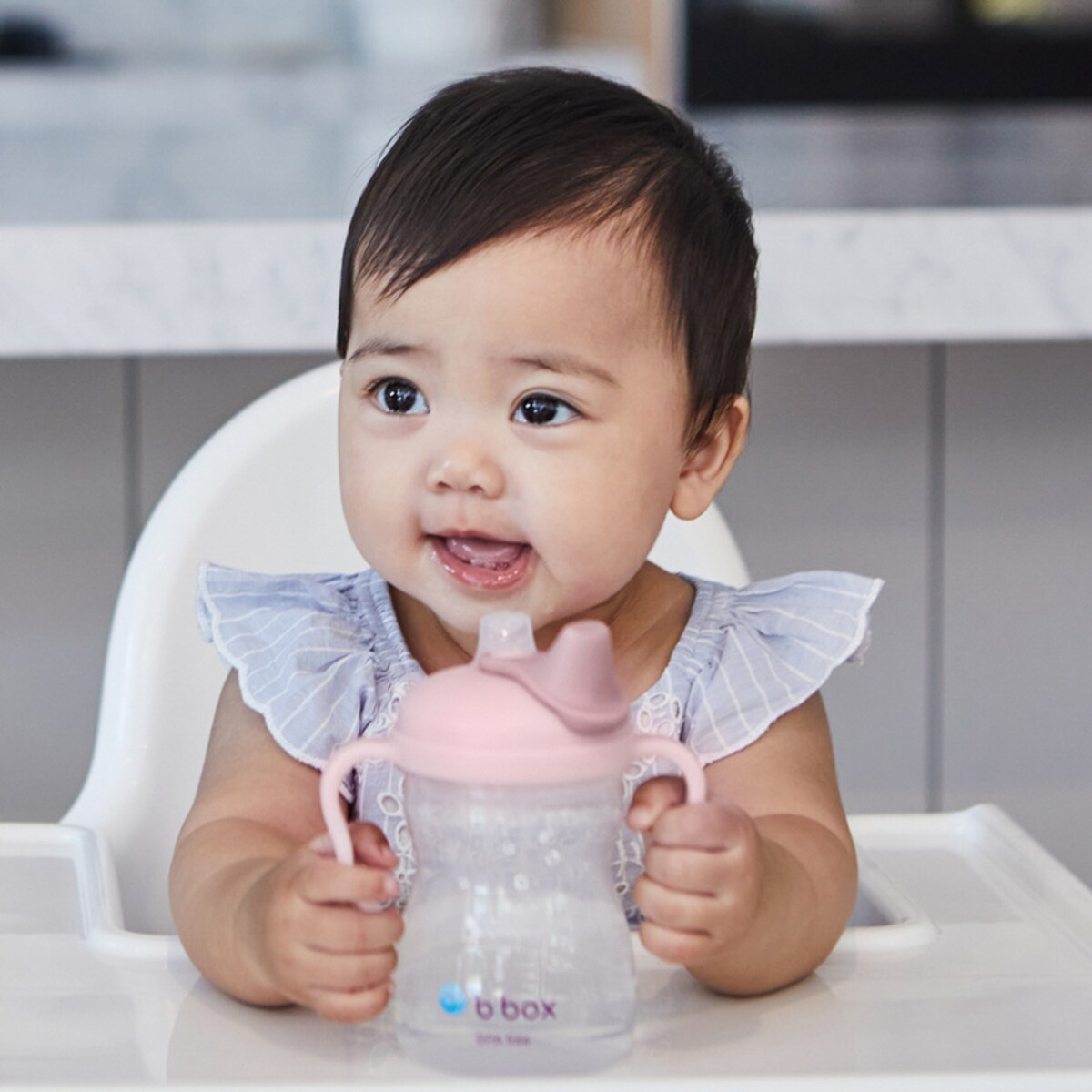 Kubek niekapek z miękkim ustnikiem dla dzieci 4m+ różowy do nauki samodzielnego picia b.box