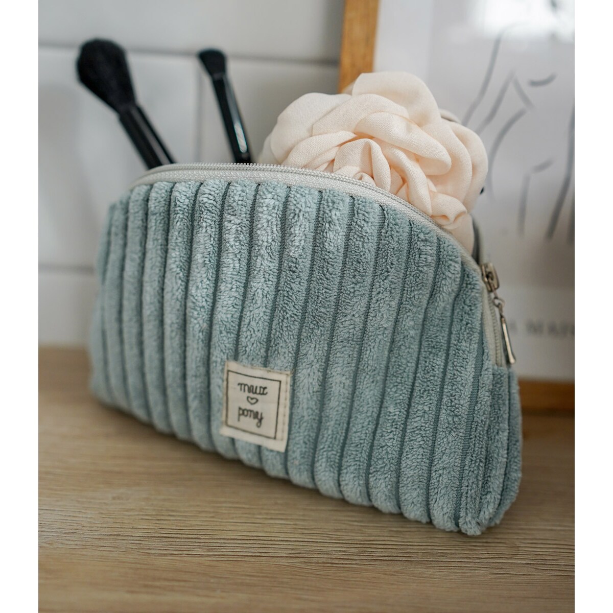 Peppermint – sztruksowa kosmetyczka z wodoodpornym wnętrzem