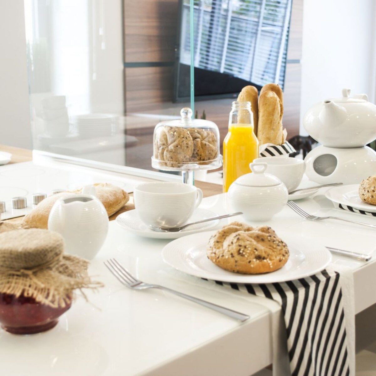 Garnitur do herbaty dla 12 osób 41 el. Yvette Biała Linea E755