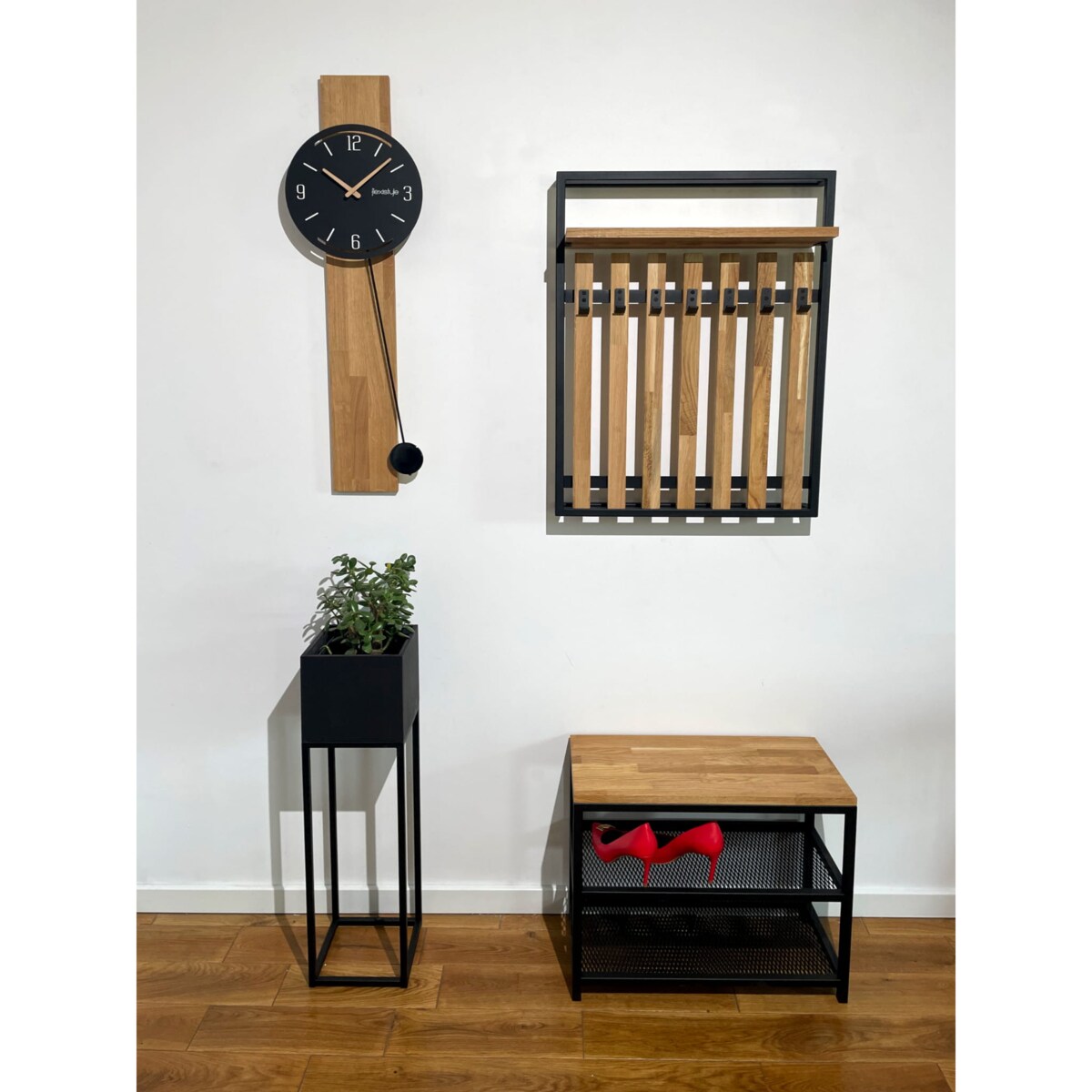 Drewniany zegar ścienny z wahadłem Naturale czarny