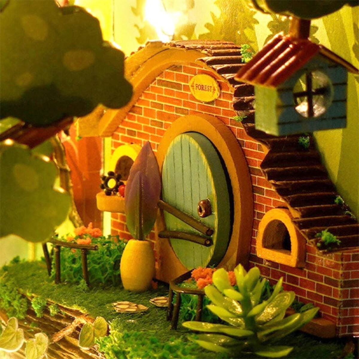 Miniaturowy domek Book Nook - Zaczarowany las