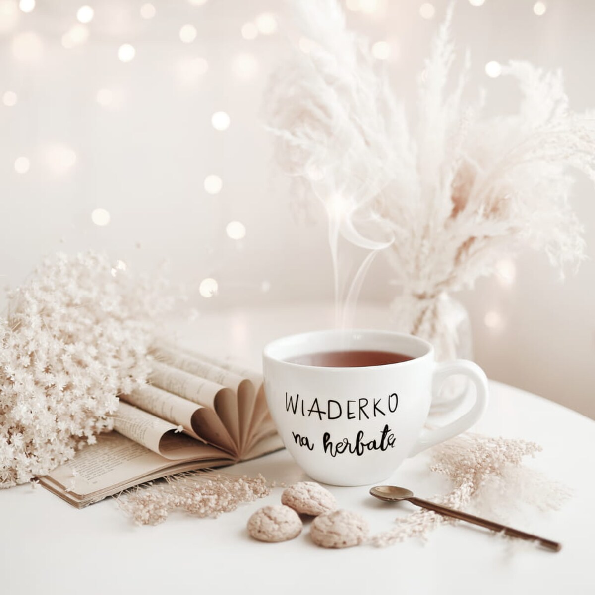 Biały Kubek Porcelanowy 500 ml - Zabawny Napis Wiaderko na Herbatę na Urodziny dla Miłośnika Herbaty