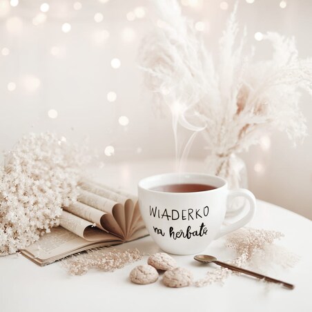 Biały Kubek Porcelanowy 500 ml - Zabawny Napis Wiaderko na Herbatę na Urodziny dla Miłośnika Herbaty