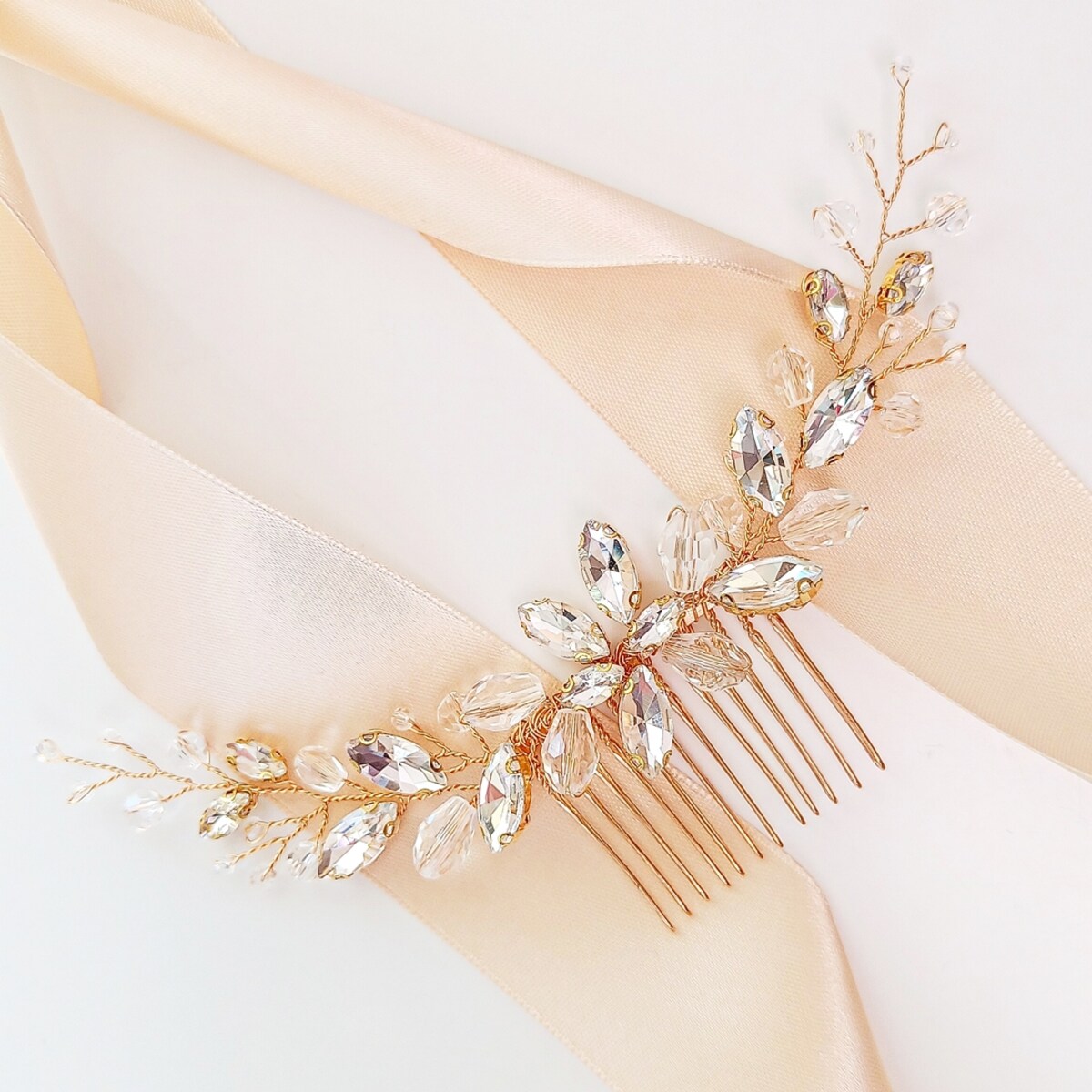 Złoty grzebyk ślubny elastyczny z cyrkoniami i kryształkami