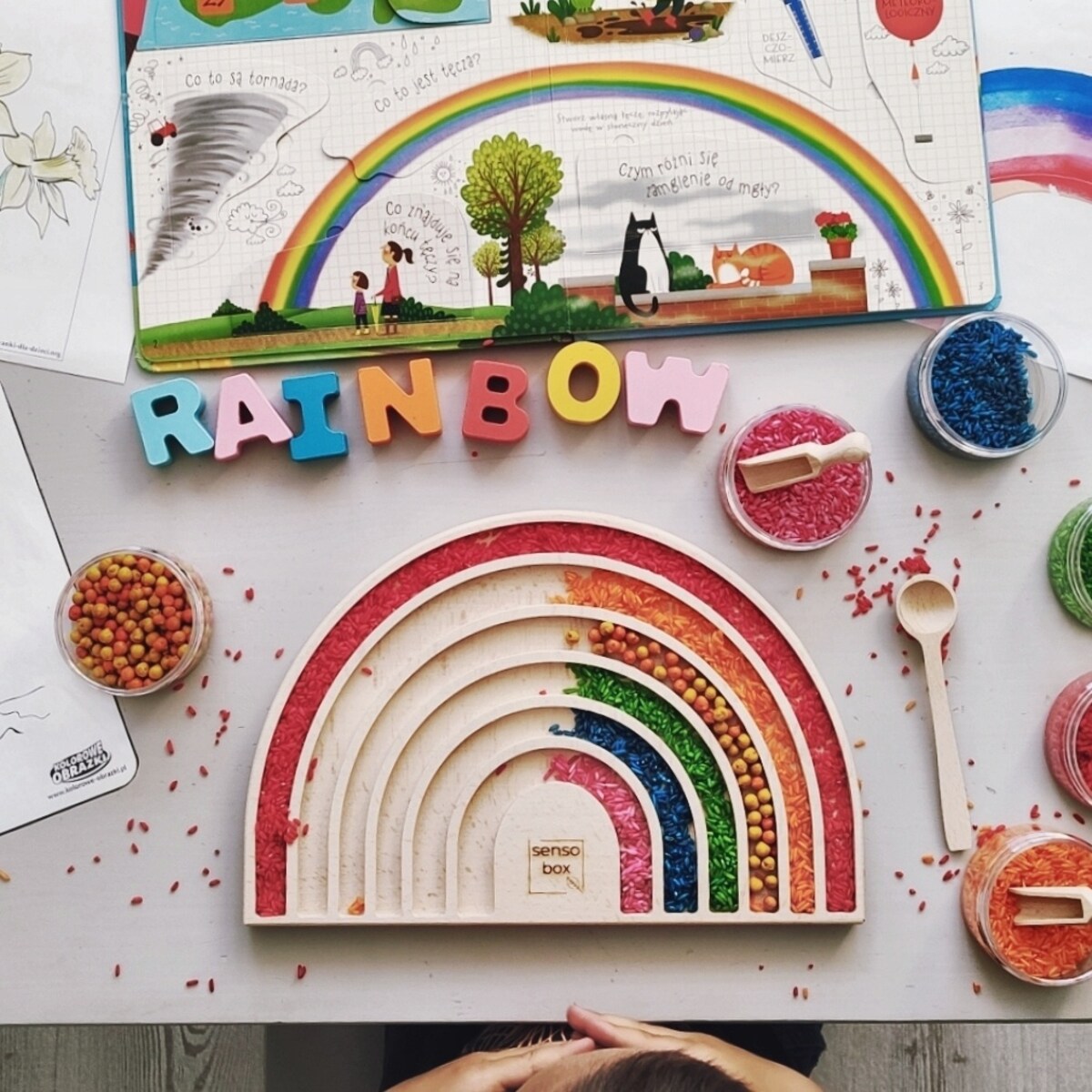 Drewniana wysypywanka tęcza Montessori