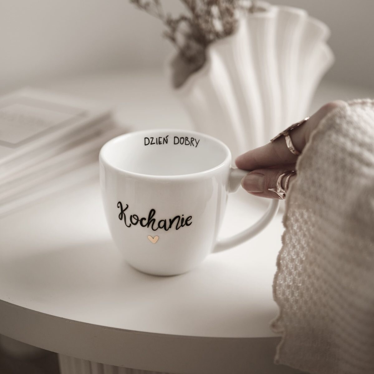 Biały Kubek Porcelanowy 300 ml - Napis Dzień Dobry Kochanie ze Złotym Sercem dla Ukochanej Osoby na Rocznicę