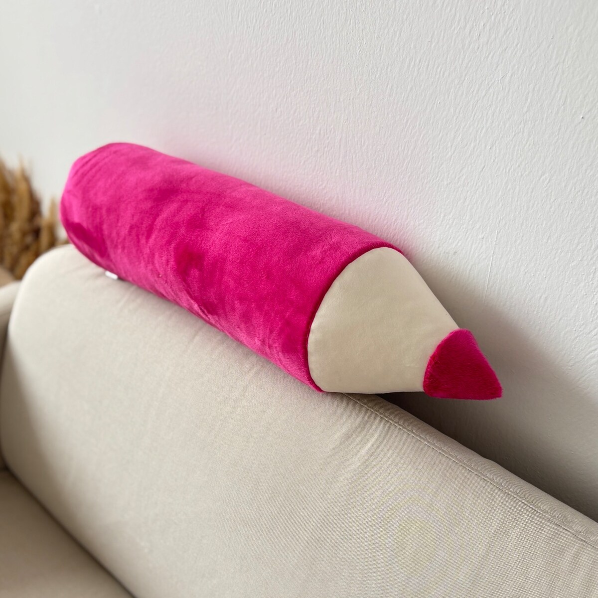 Poduszka w kształcie kredki kredka fuksja