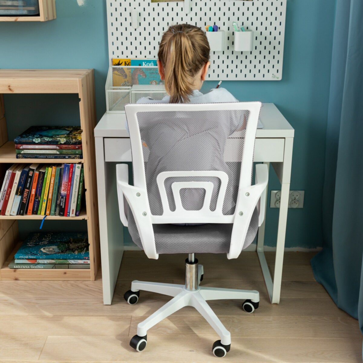 Krzesło biurowe fotel obrotowy Z30 regulowany ergonomiczny młodzieżowy