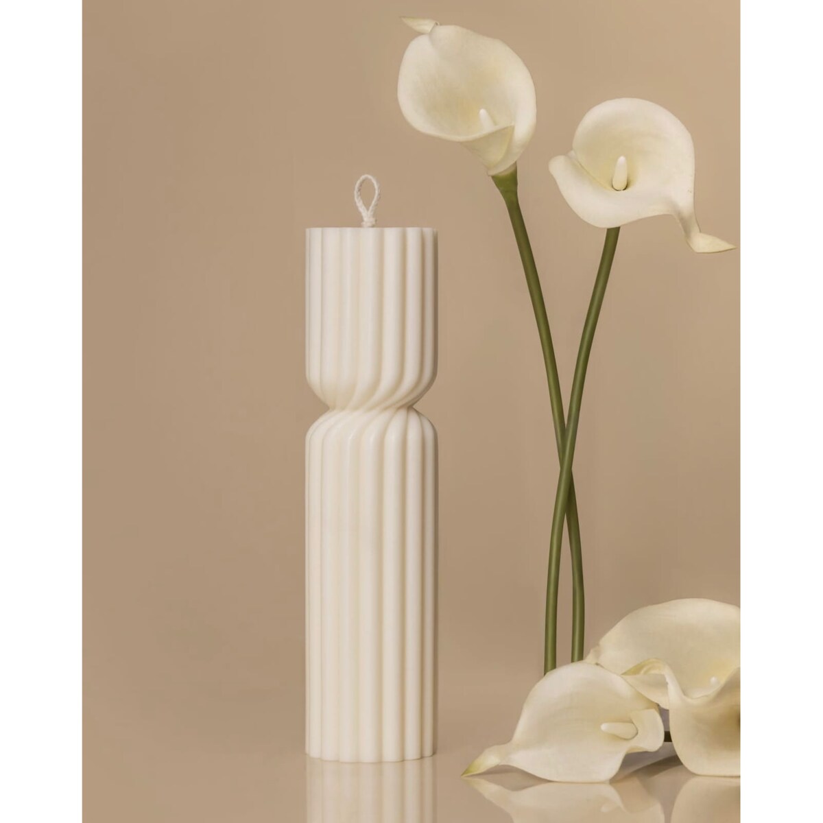 Świeca dekoracyjna Candy L - handmade w kolorze ecru, idealna do salonu