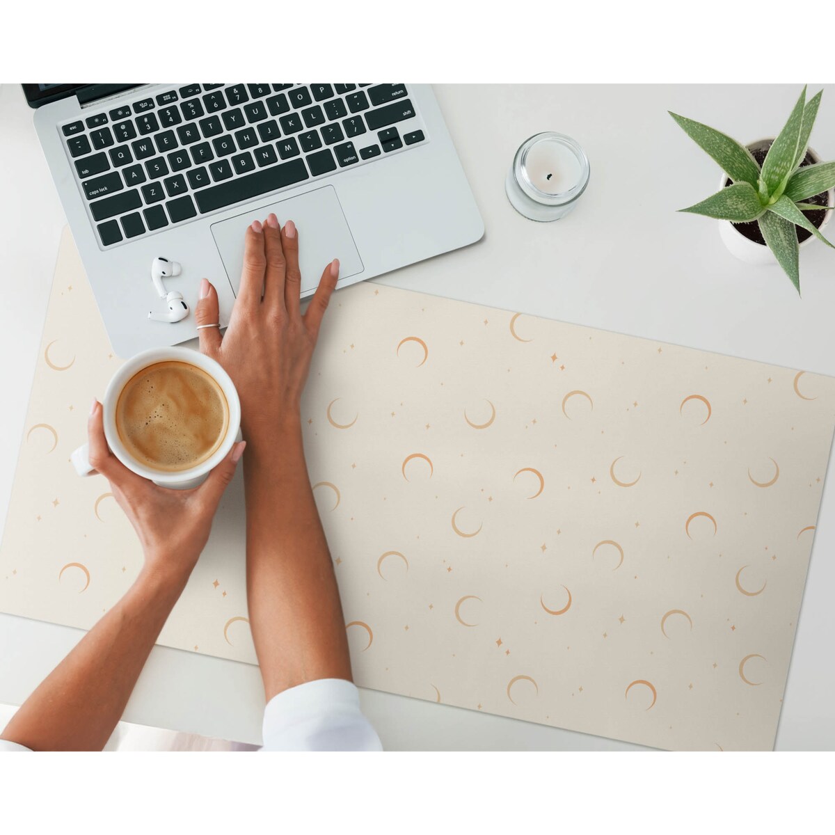 Kremowa mata na biurko Księżyce i gwiazdki, 90x45 cm