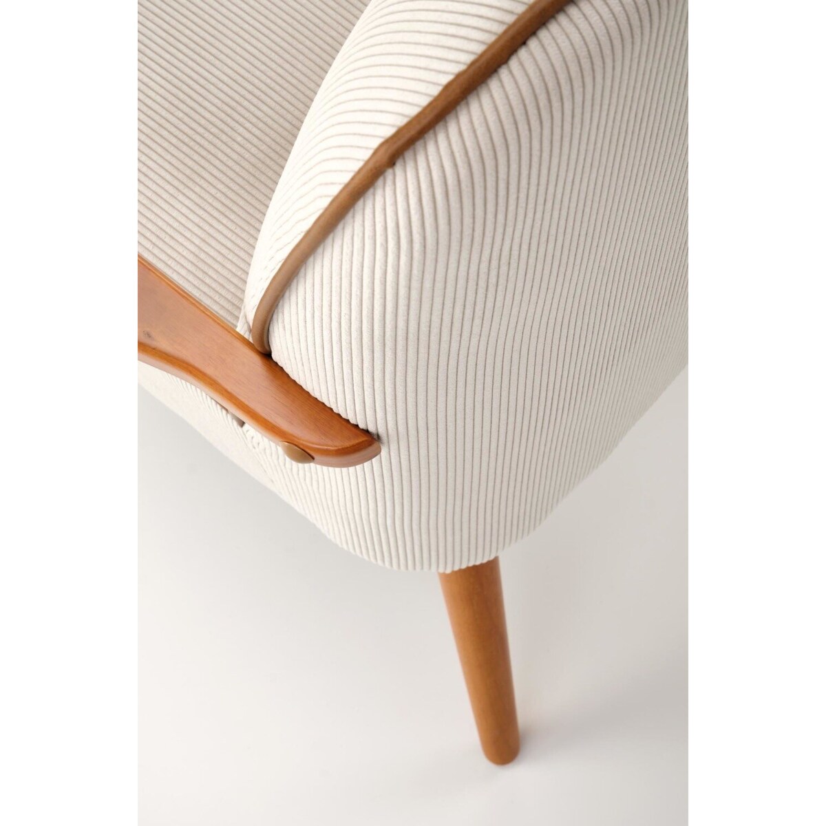 FOTEL WYPOCZYNKOWY Grejs beżowy DREWNIANE NOGI orzech