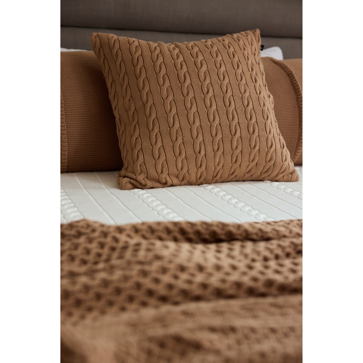 Poszewka warkocz kwadratowa karmelowa, 50 x 50 cm, La Manta