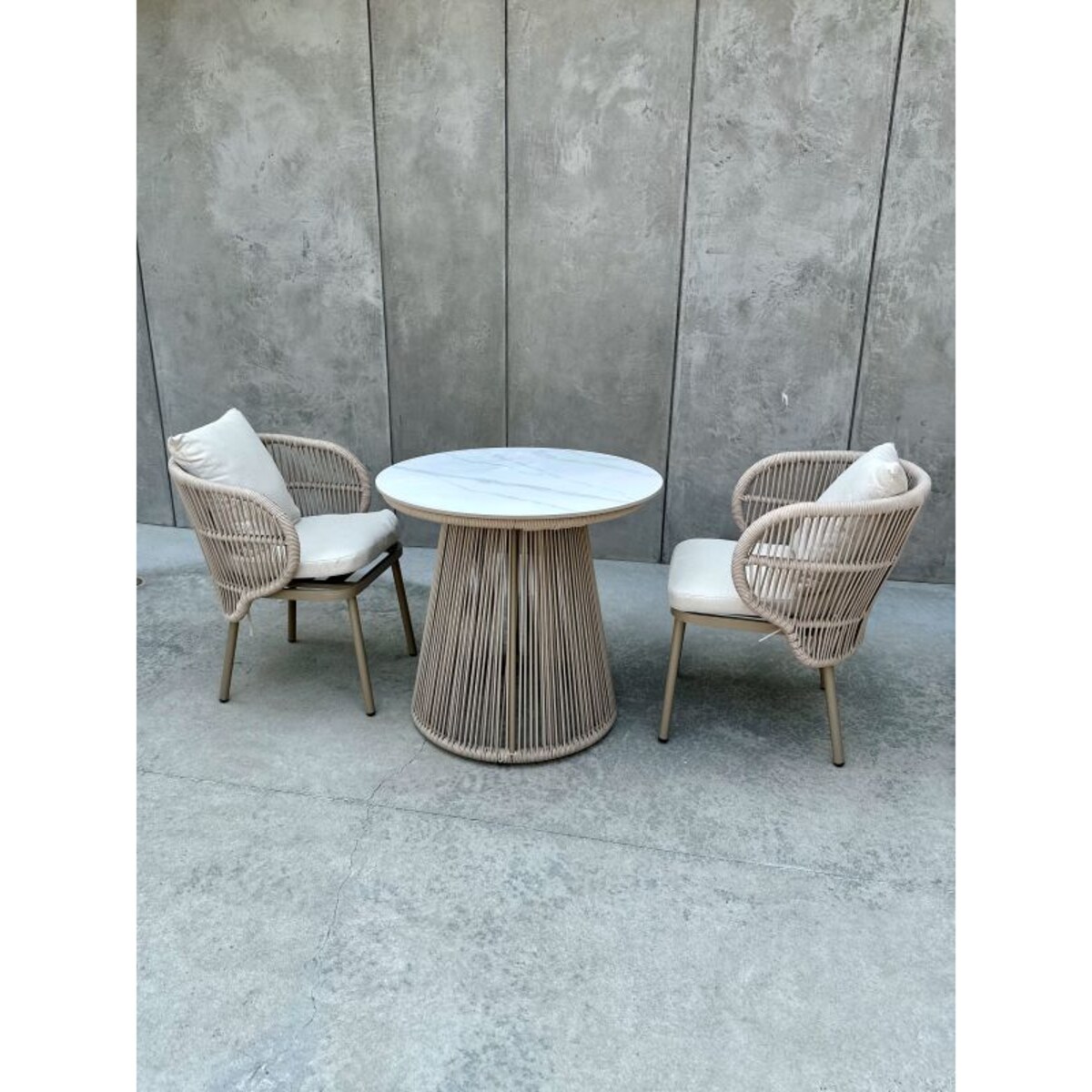 ALUMINIOWY STOLIK AZZURRA W KOLORZE SZAMPAŃSKIM