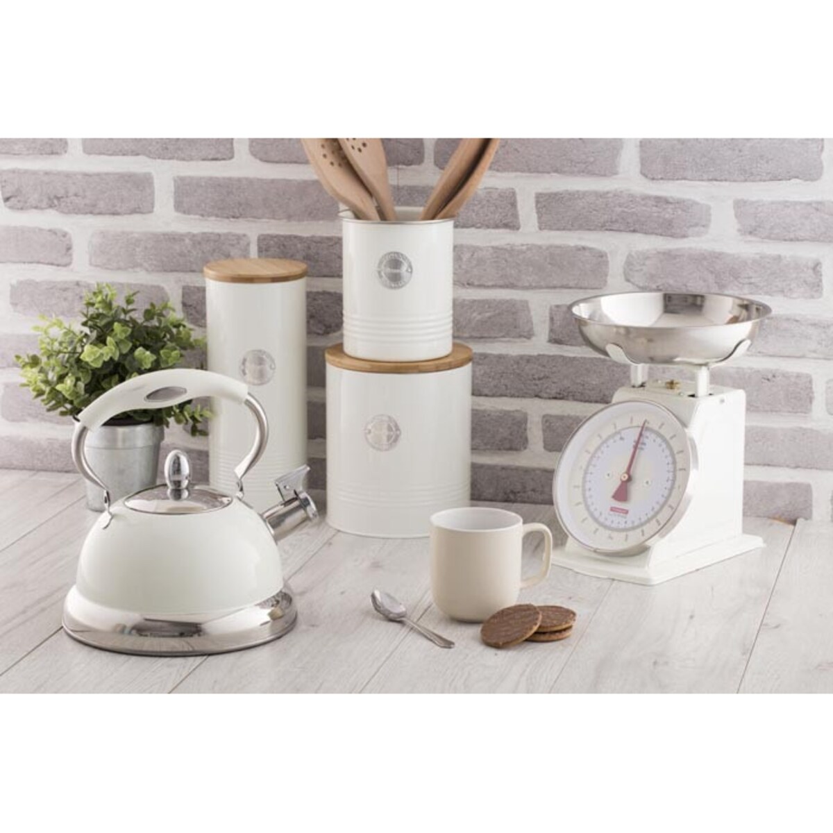 Waga kuchenna kremowa Living, 25.5 x 21.5 x 21 cm, Typhoon