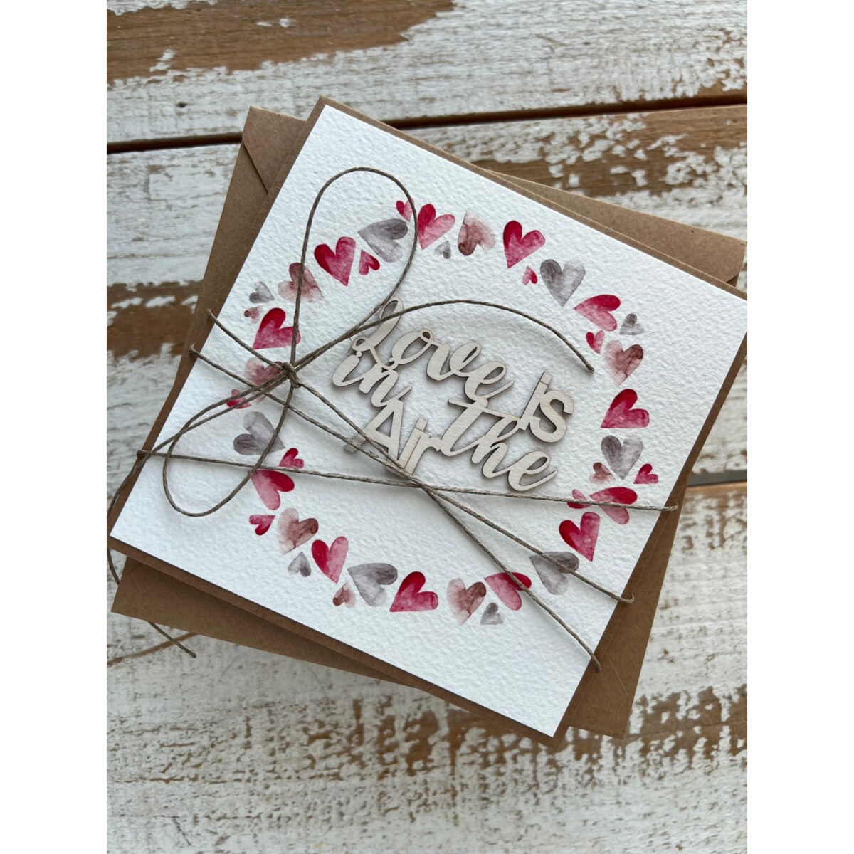 Wyjątkowa ręcznie robiona kartka prezent na walentynki, walentynkowa - walentynka z sercem Love is in the air